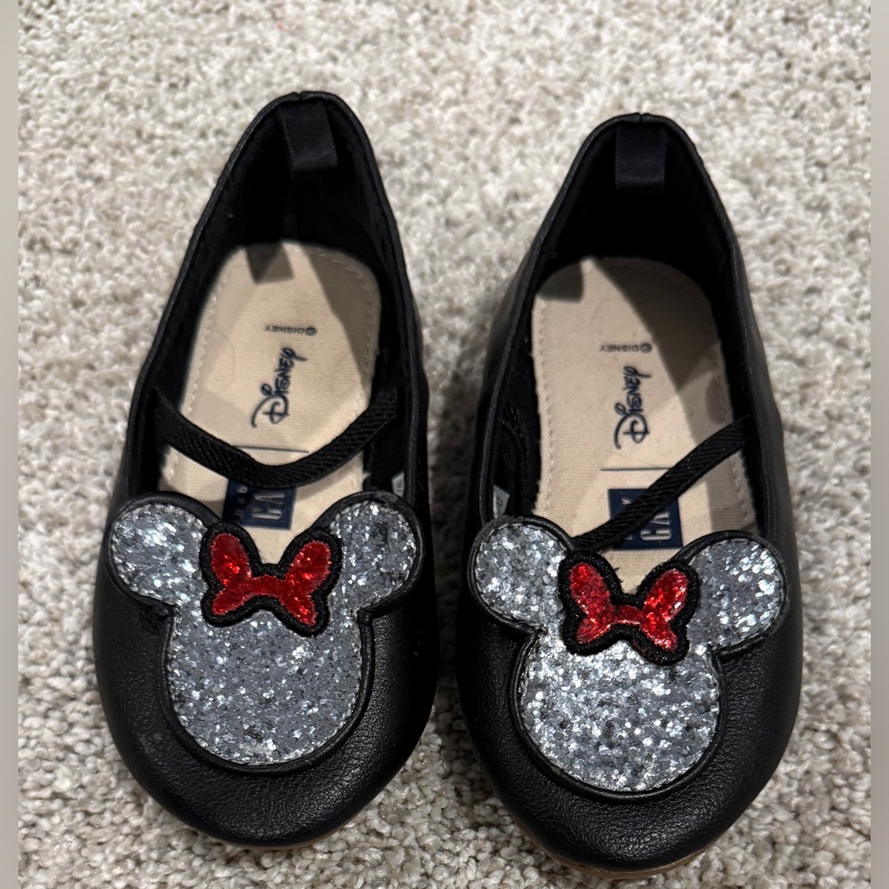 Adorable Minnie Mouse Disney sparkle shoes size 7